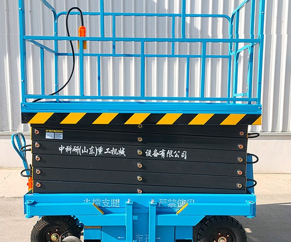 呼图壁自行走升降机